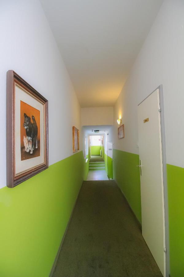 Economic Sb Apartment Wina Bagian luar foto