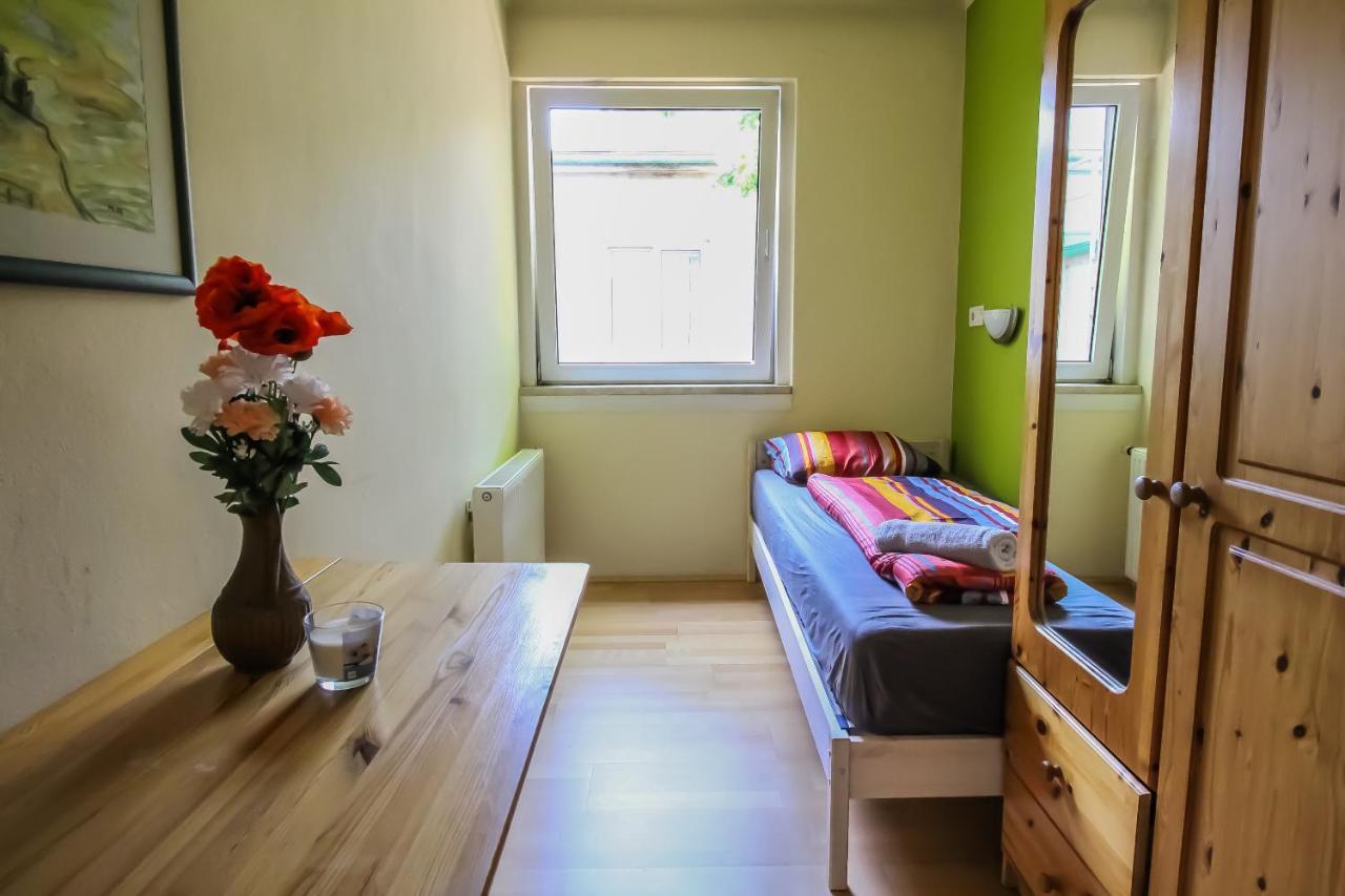 Economic Sb Apartment Wina Bagian luar foto